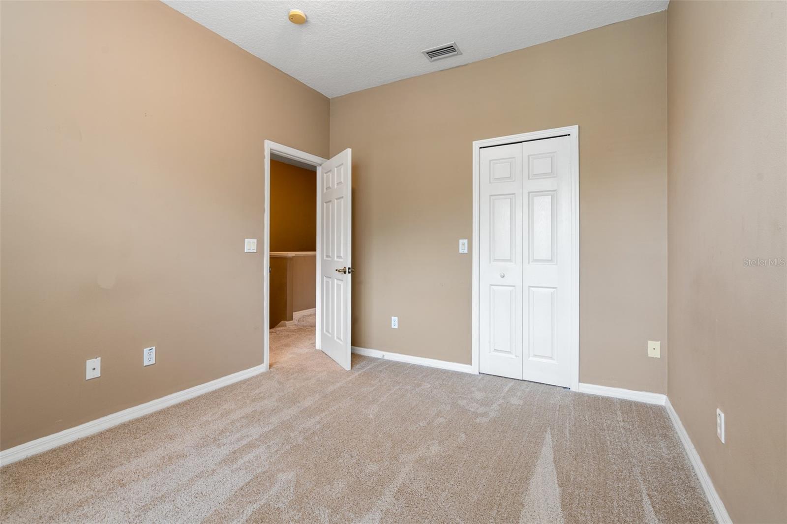 HUNTINGTON RIDGE TOWNHOMES - Residential Lease