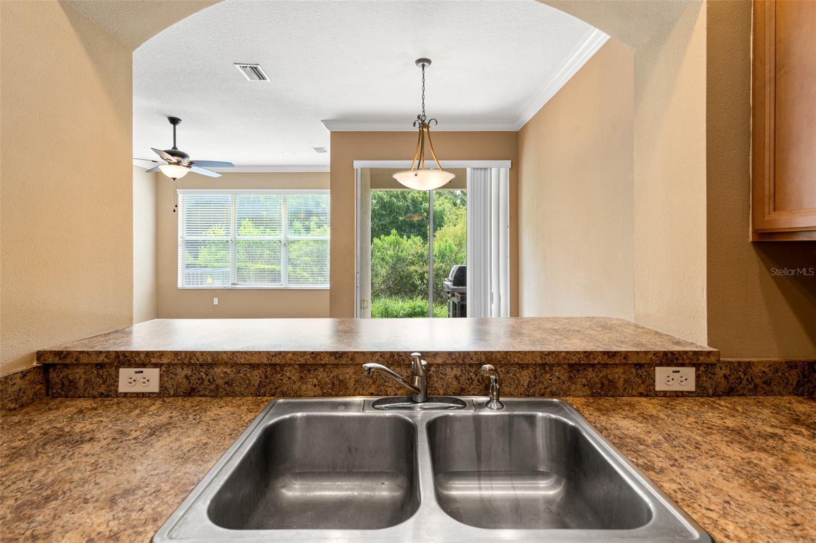 HUNTINGTON RIDGE TOWNHOMES - Residential Lease