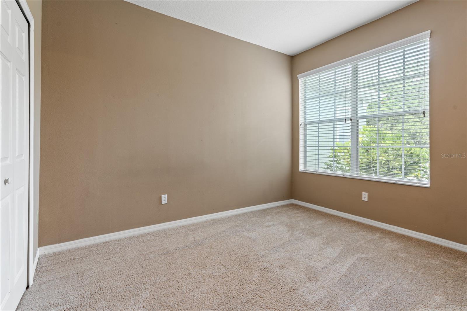 HUNTINGTON RIDGE TOWNHOMES - Residential Lease