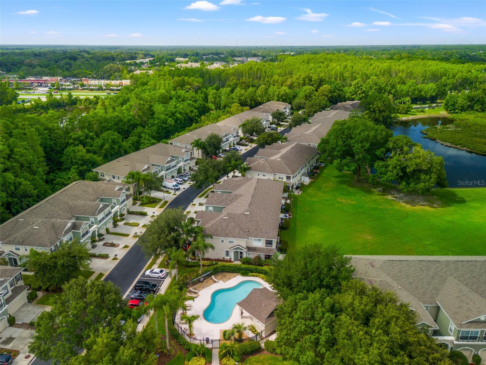 HUNTINGTON RIDGE TOWNHOMES - Residential Lease