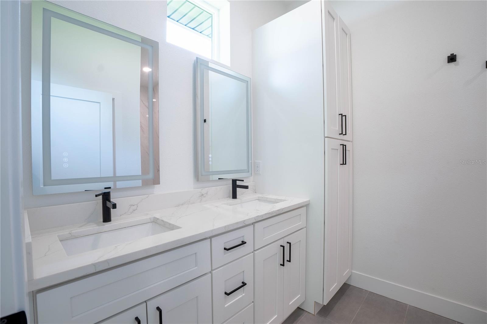 LA PALOMA - Residential Lease