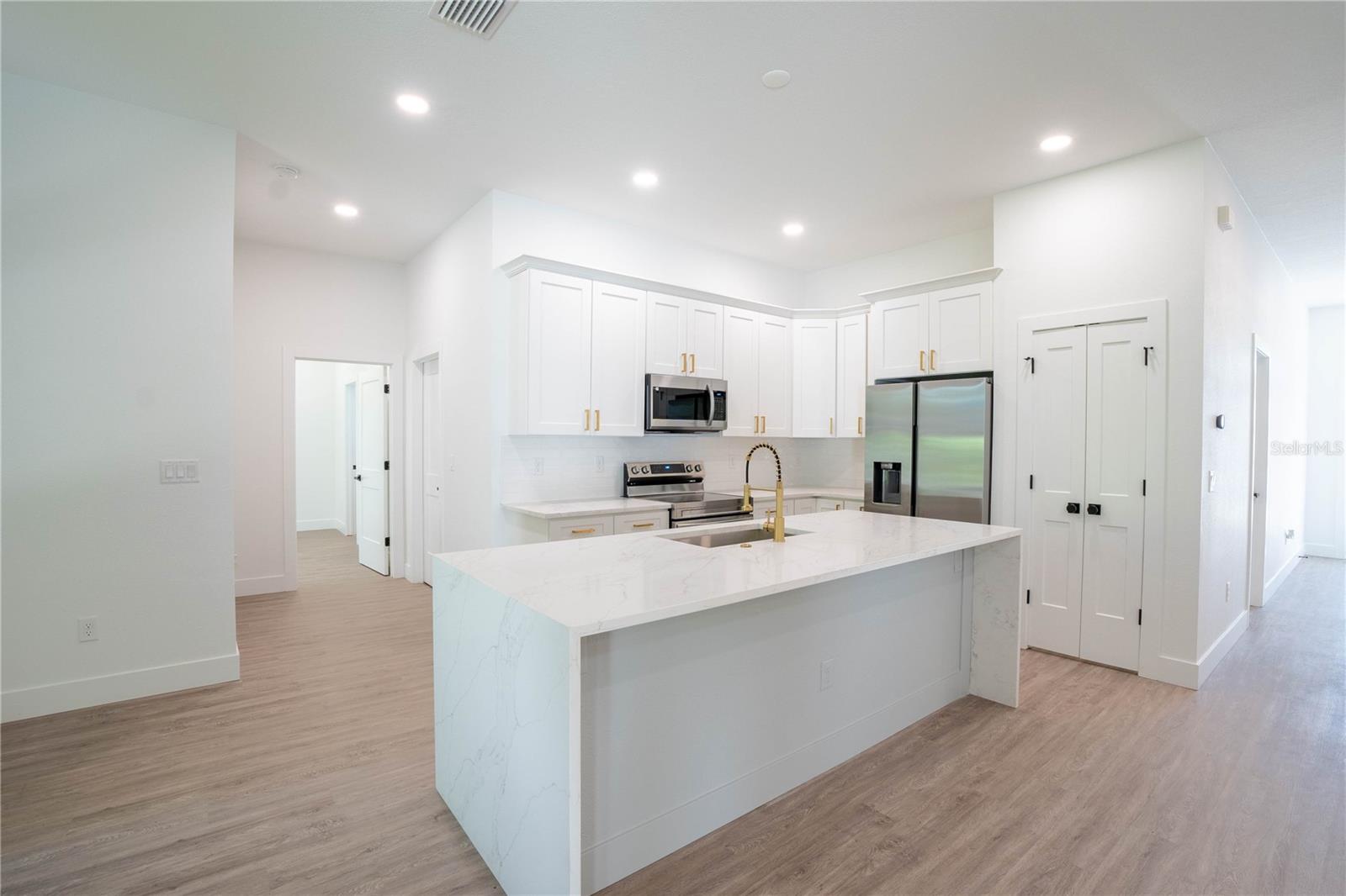 LA PALOMA - Residential Lease