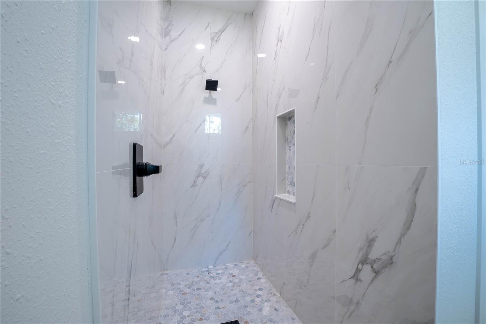 LA PALOMA - Residential Lease