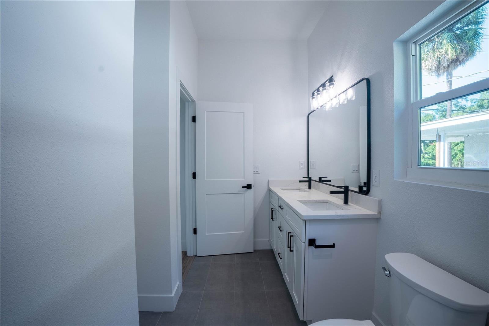 LA PALOMA - Residential Lease