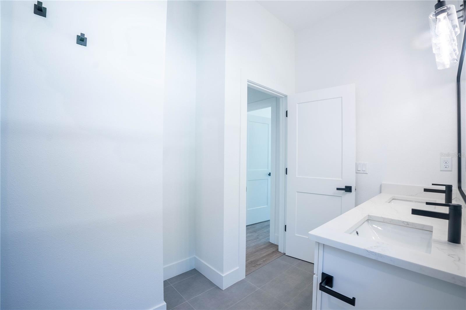 LA PALOMA - Residential Lease