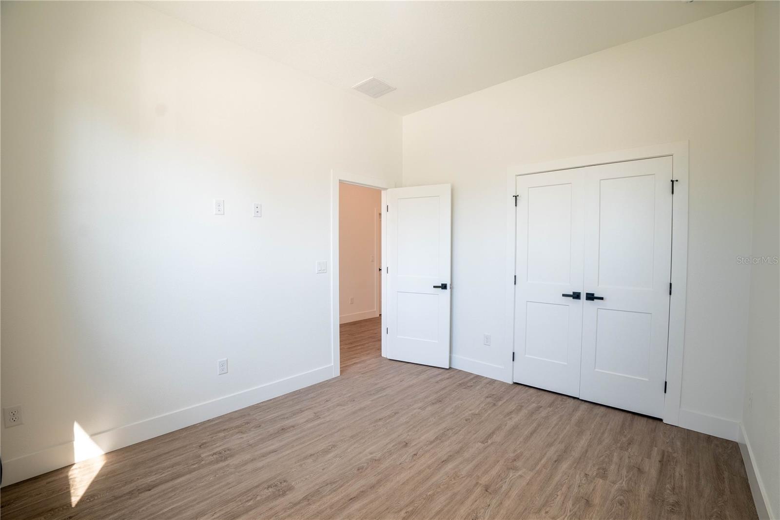 LA PALOMA - Residential Lease