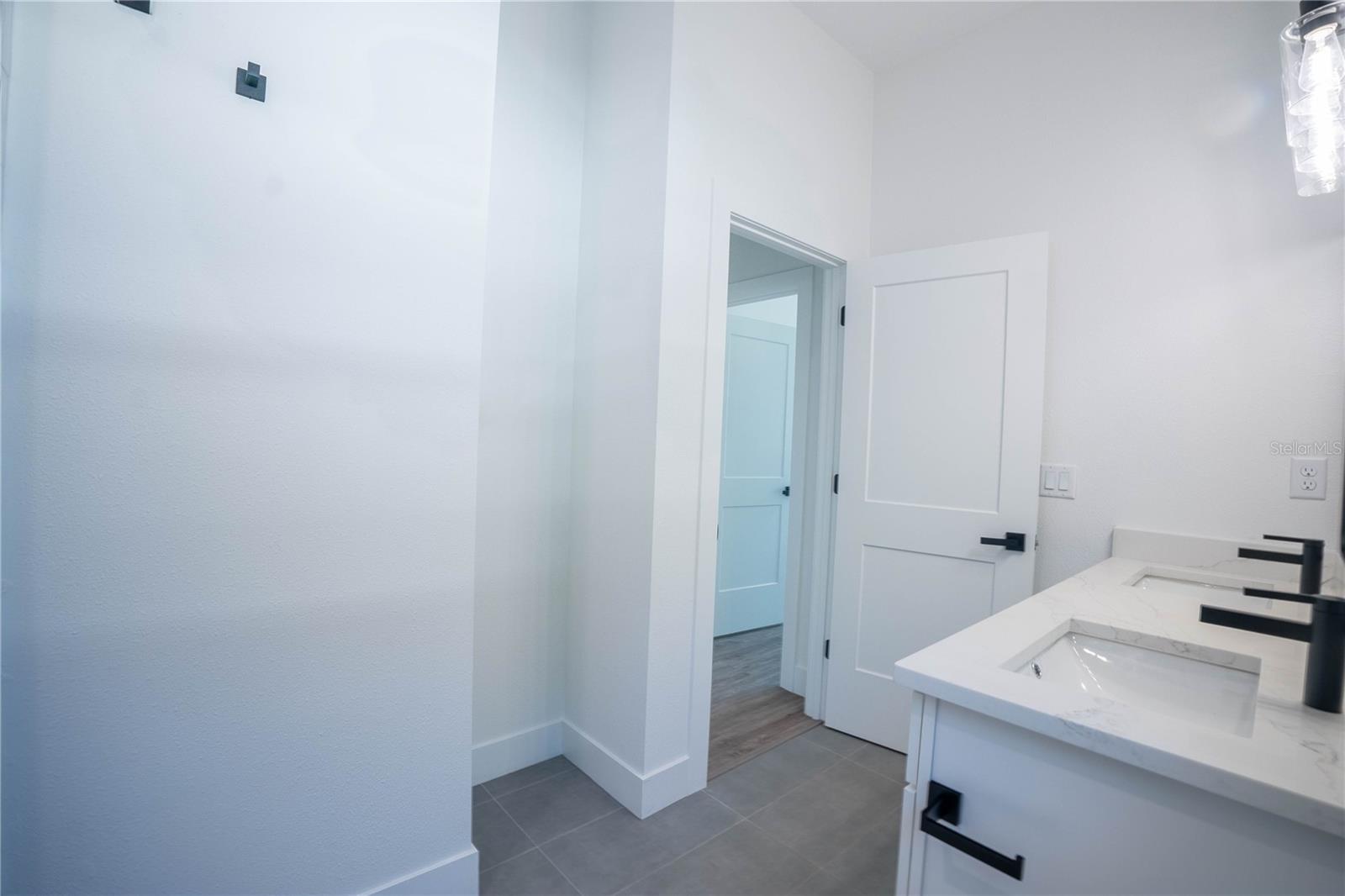 LA PALOMA - Residential Lease