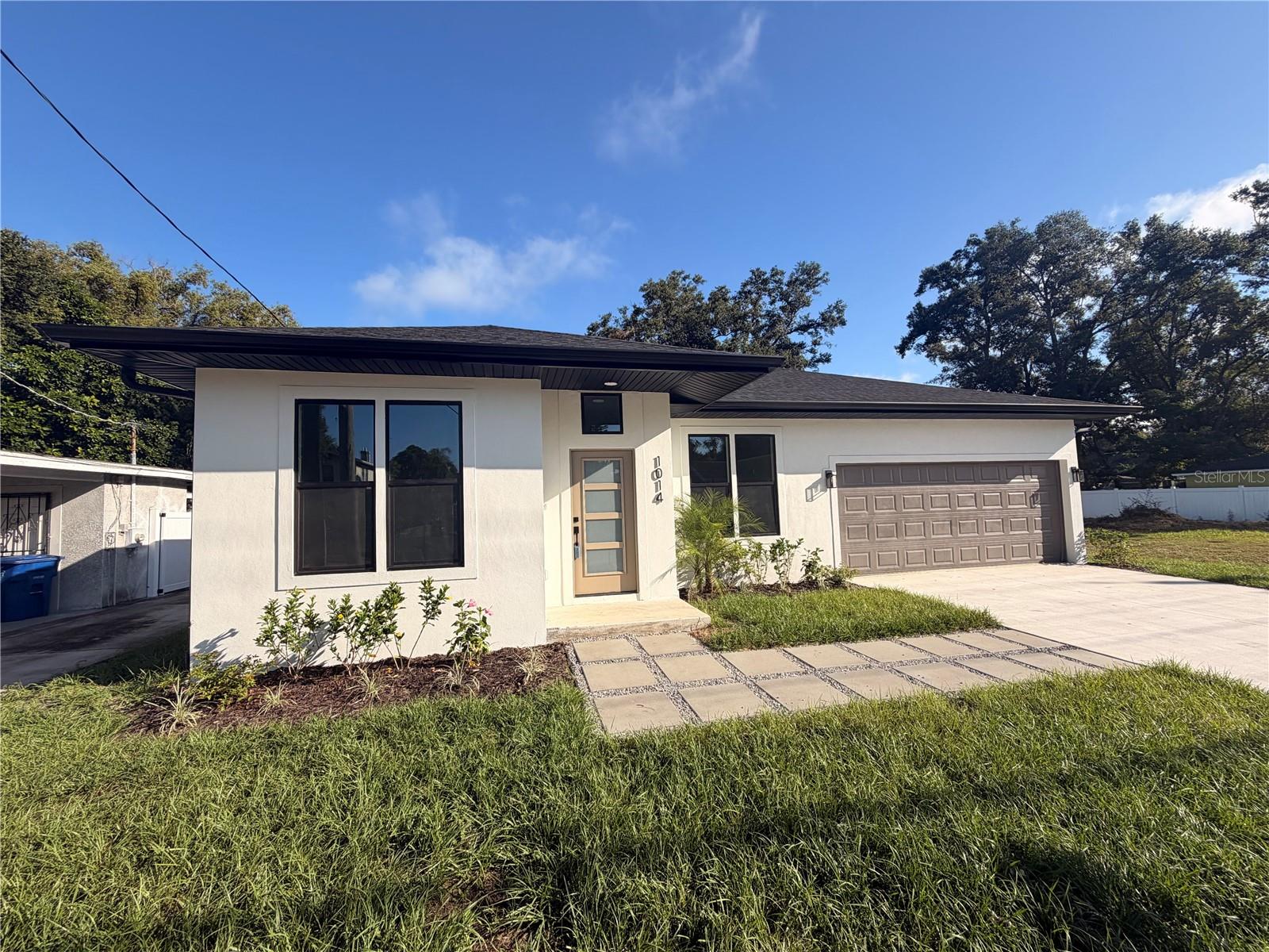 LA PALOMA - Residential Lease