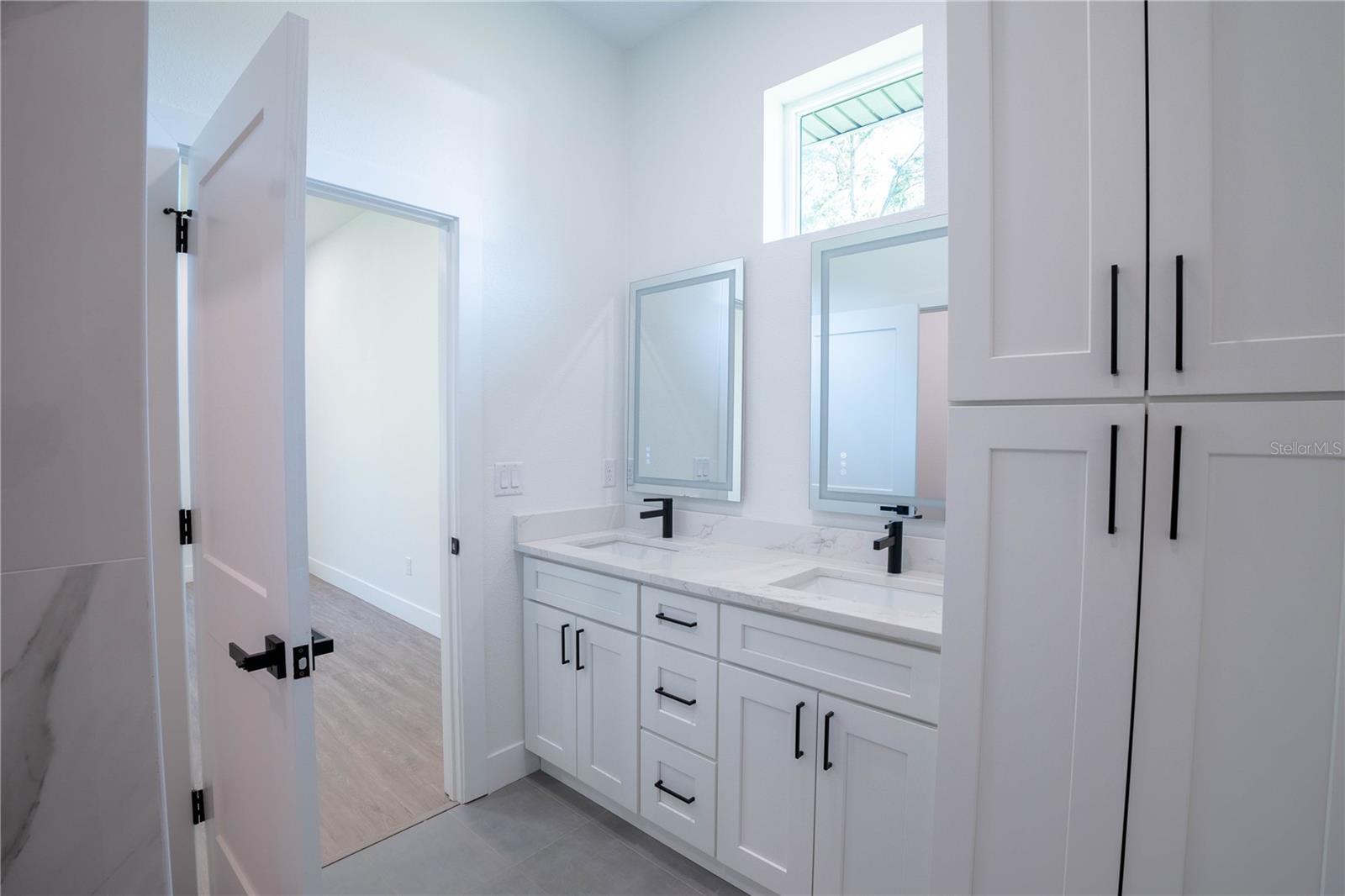 LA PALOMA - Residential Lease