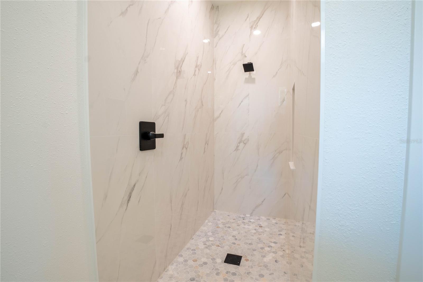 LA PALOMA - Residential Lease