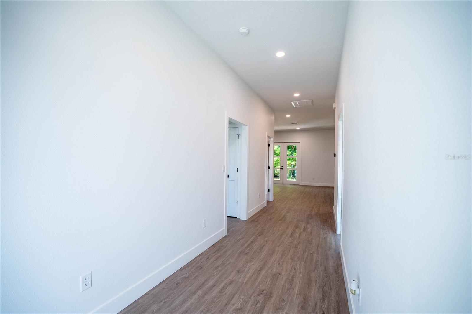 LA PALOMA - Residential Lease