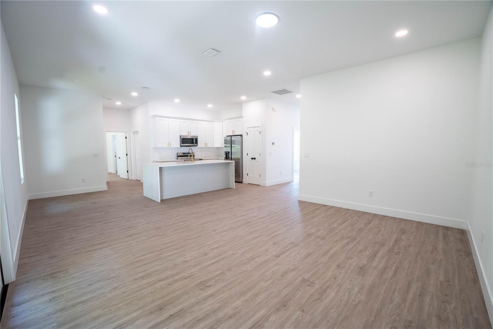 LA PALOMA - Residential Lease