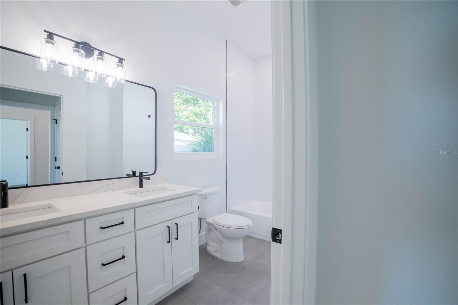 LA PALOMA - Residential Lease