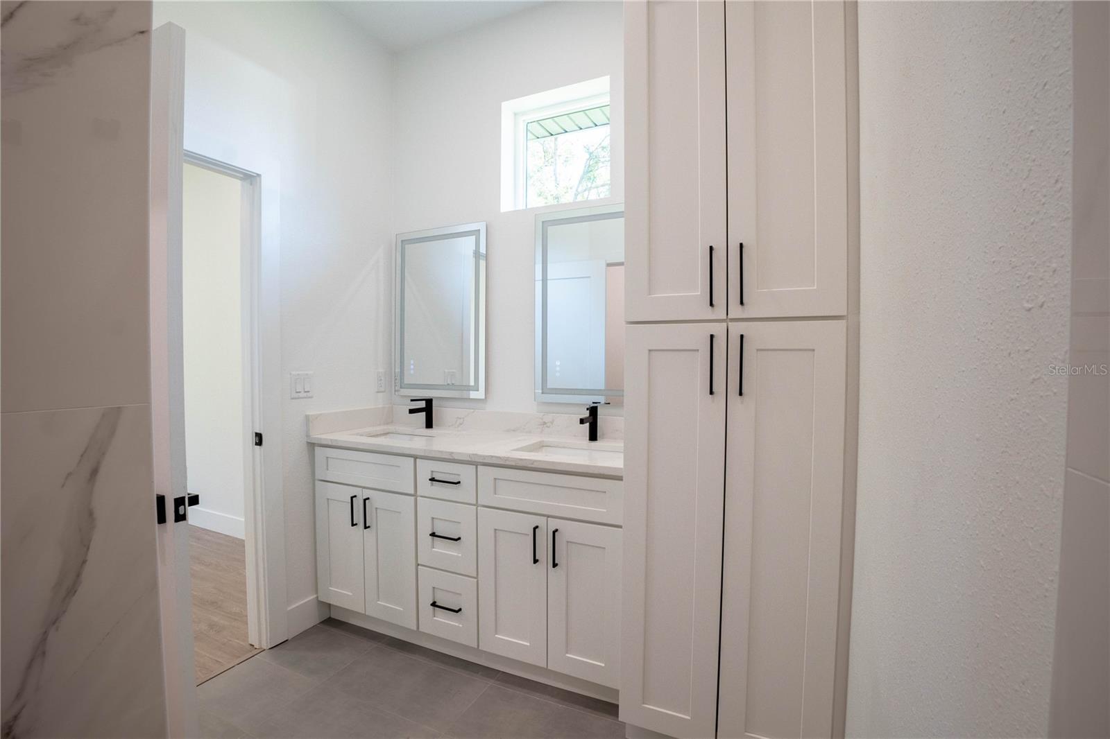 LA PALOMA - Residential Lease