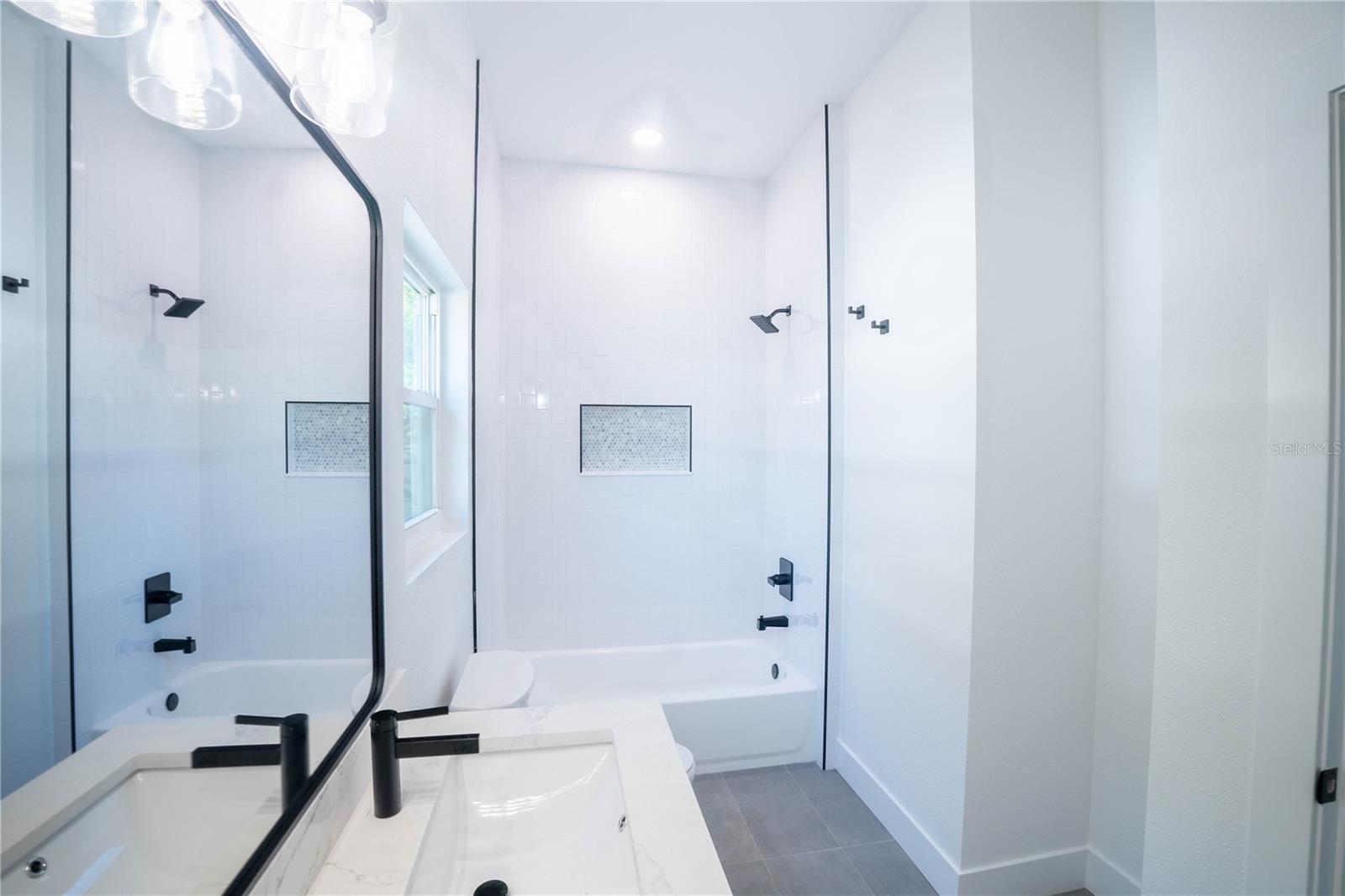 LA PALOMA - Residential Lease