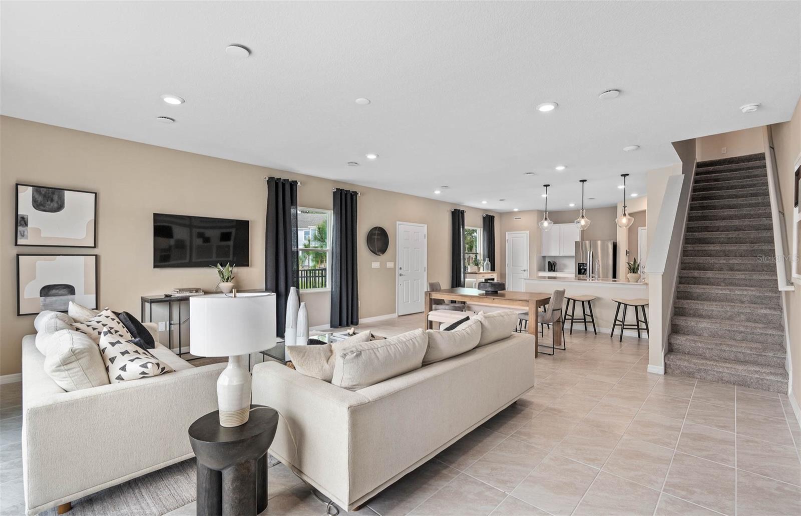 OVIEDO SQUARE - Residential