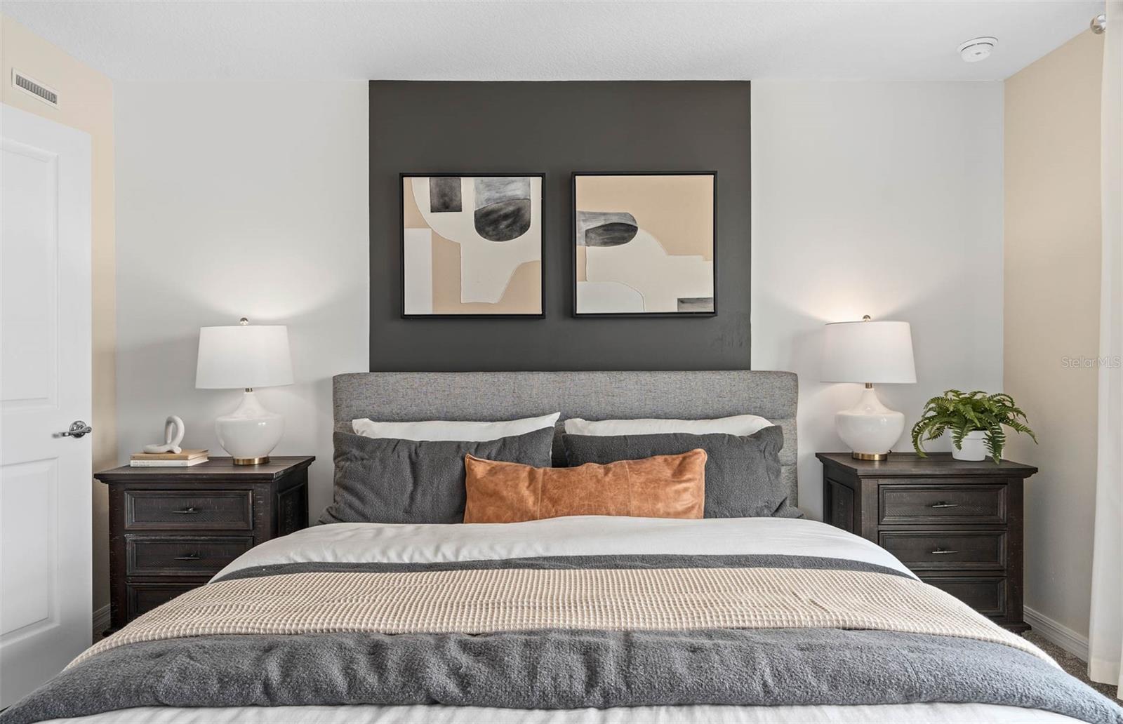 OVIEDO SQUARE - Residential