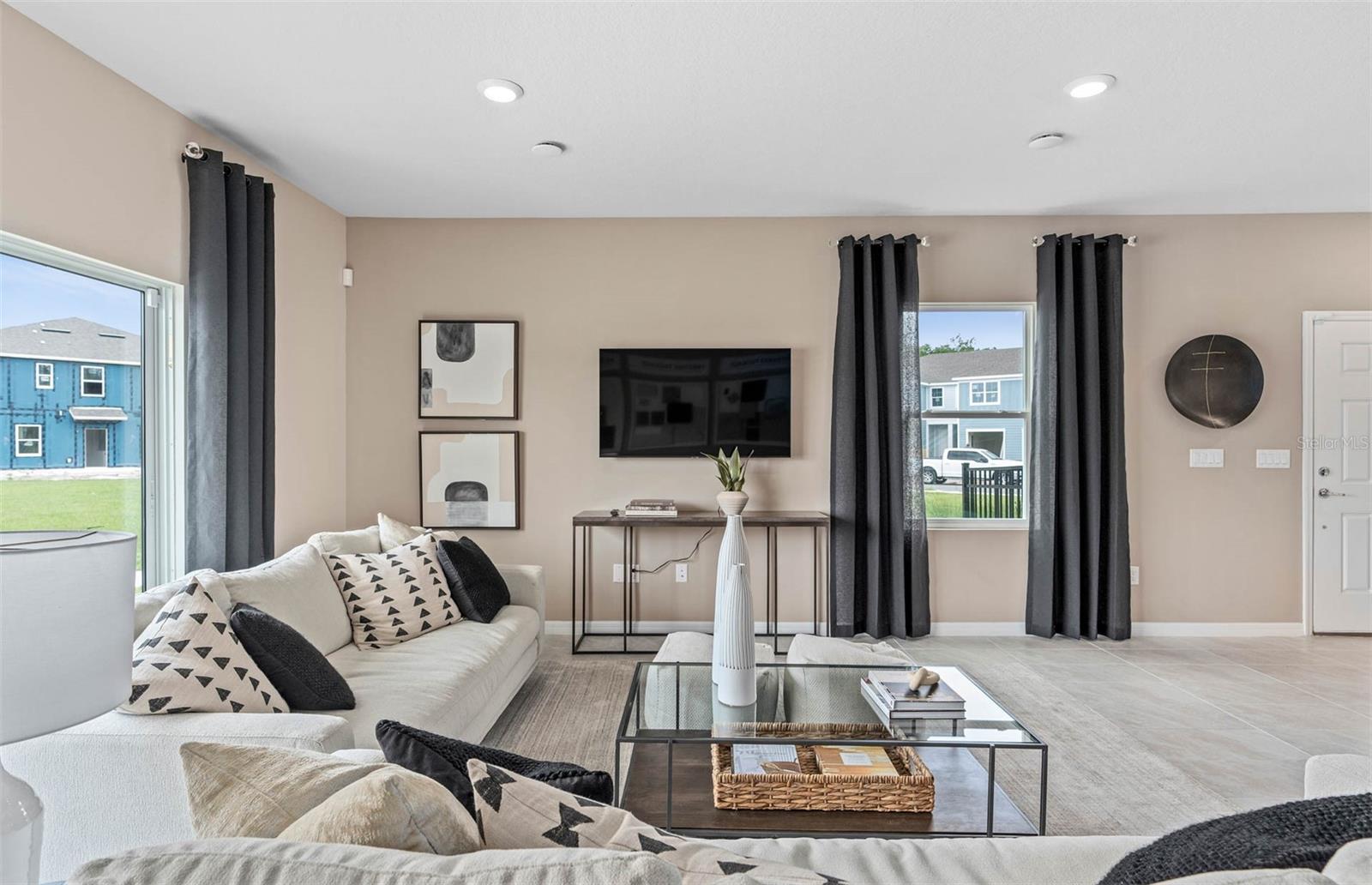 OVIEDO SQUARE - Residential