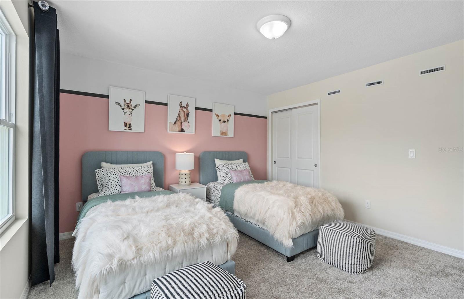 OVIEDO SQUARE - Residential