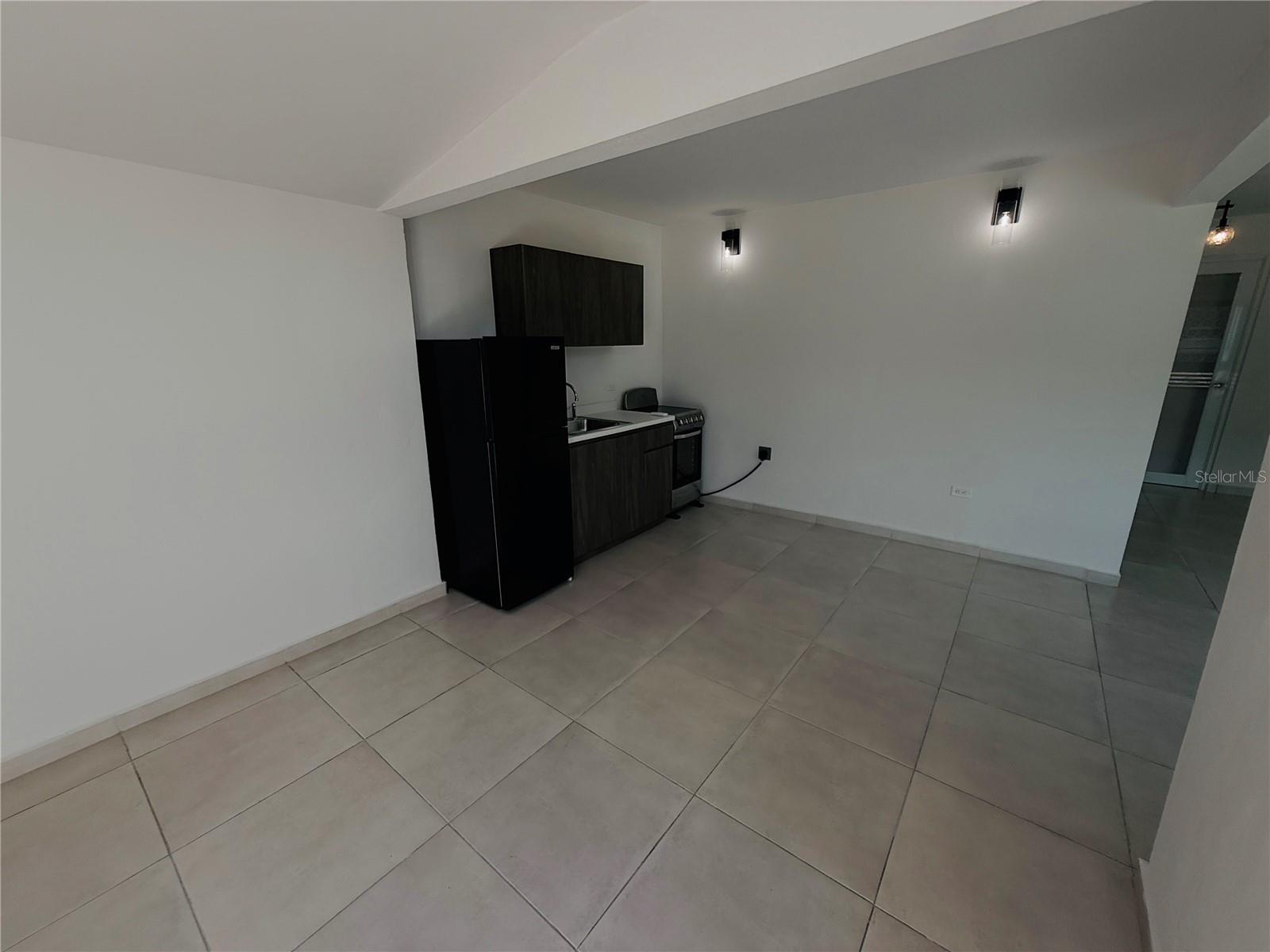TRIPLEX HOUSE  Calle 5 D1 EXT. BUSO