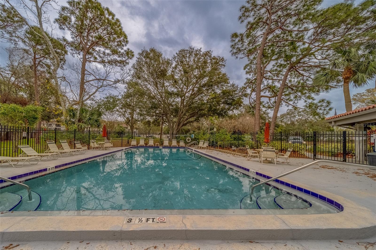 RUSTLEWOOD AT COUNTRYSIDE CONDO - Residential