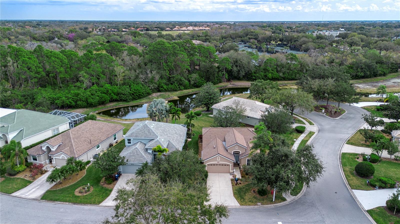 8419 WHISPERING WOODS COURT