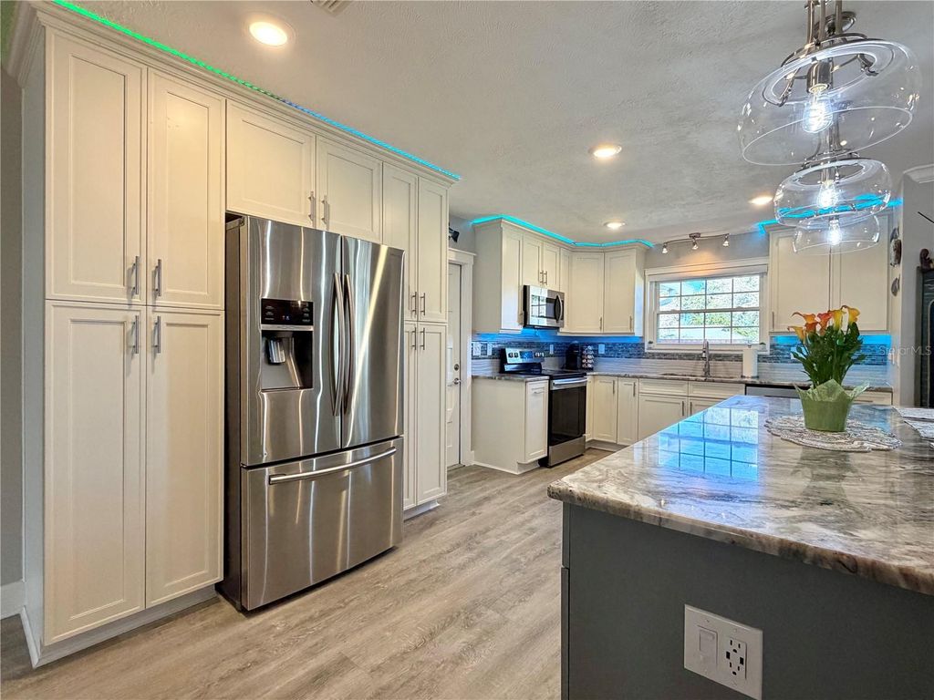 Photo of 12400 S Putney Court, Leesburg, FL 34788 (MLS # O6375468)