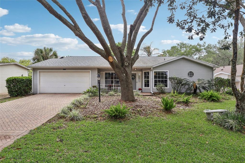 Photo of 25723 Belle Alliance, Leesburg, FL 34748 (MLS # G5110891)