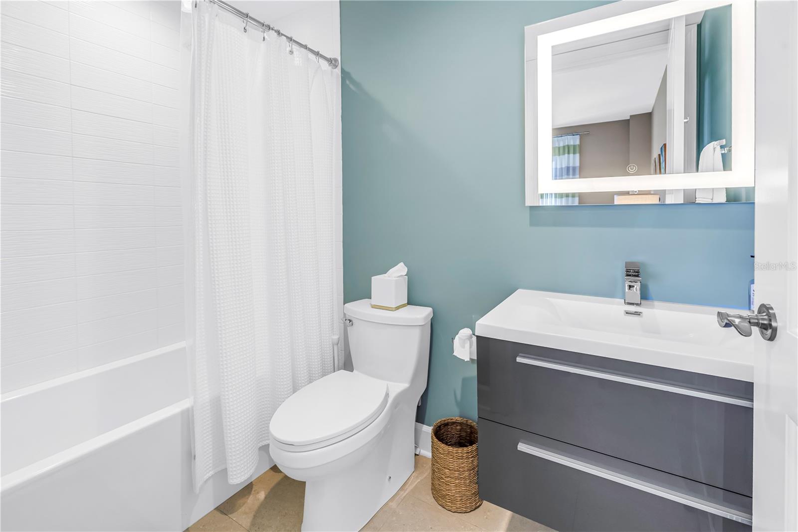 PARKSHORE PLAZA CONDO - Residential