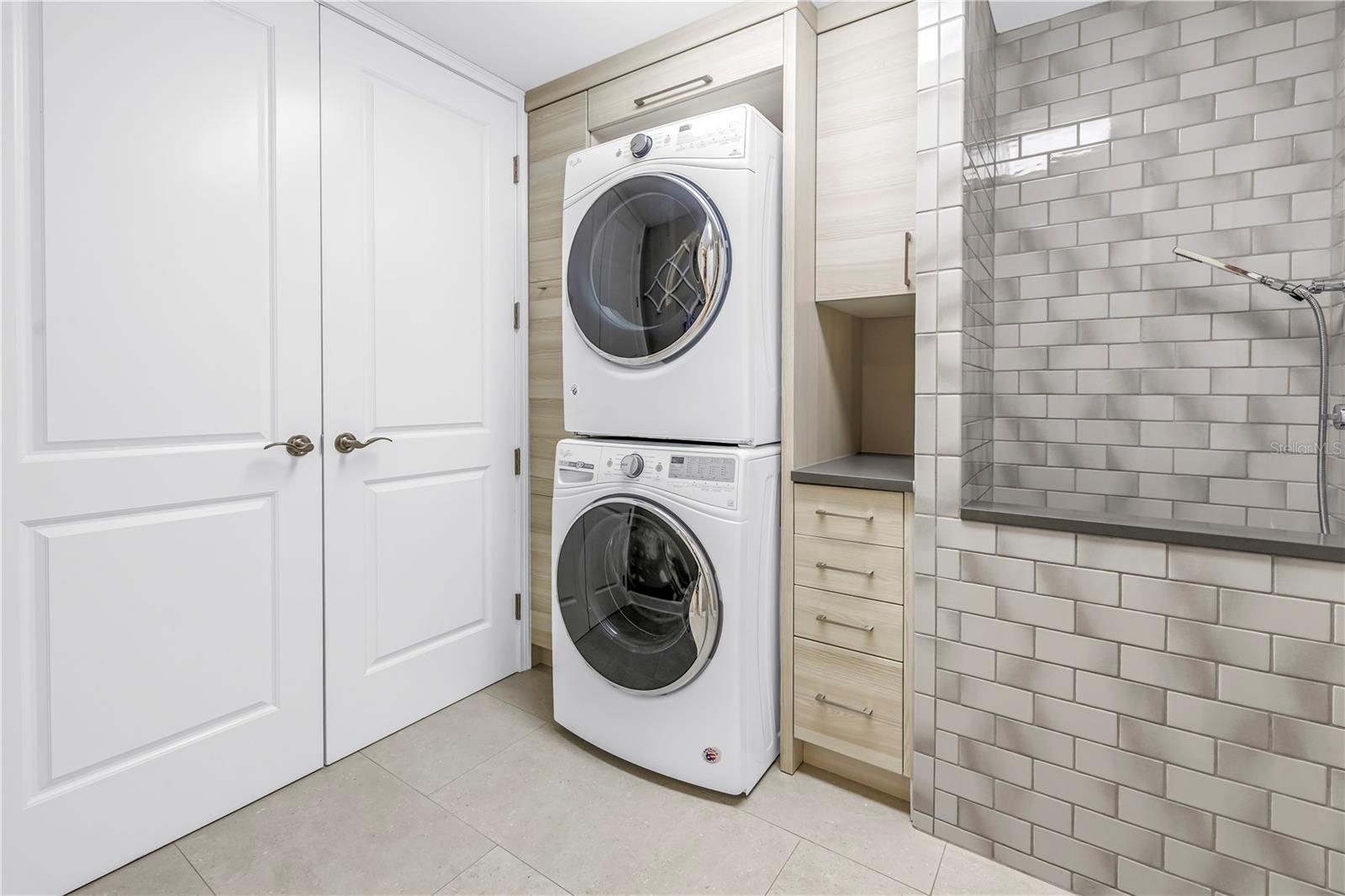 PARKSHORE PLAZA CONDO - Residential