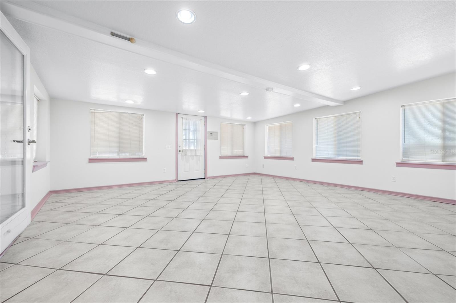 CREEK SIDE - Residential