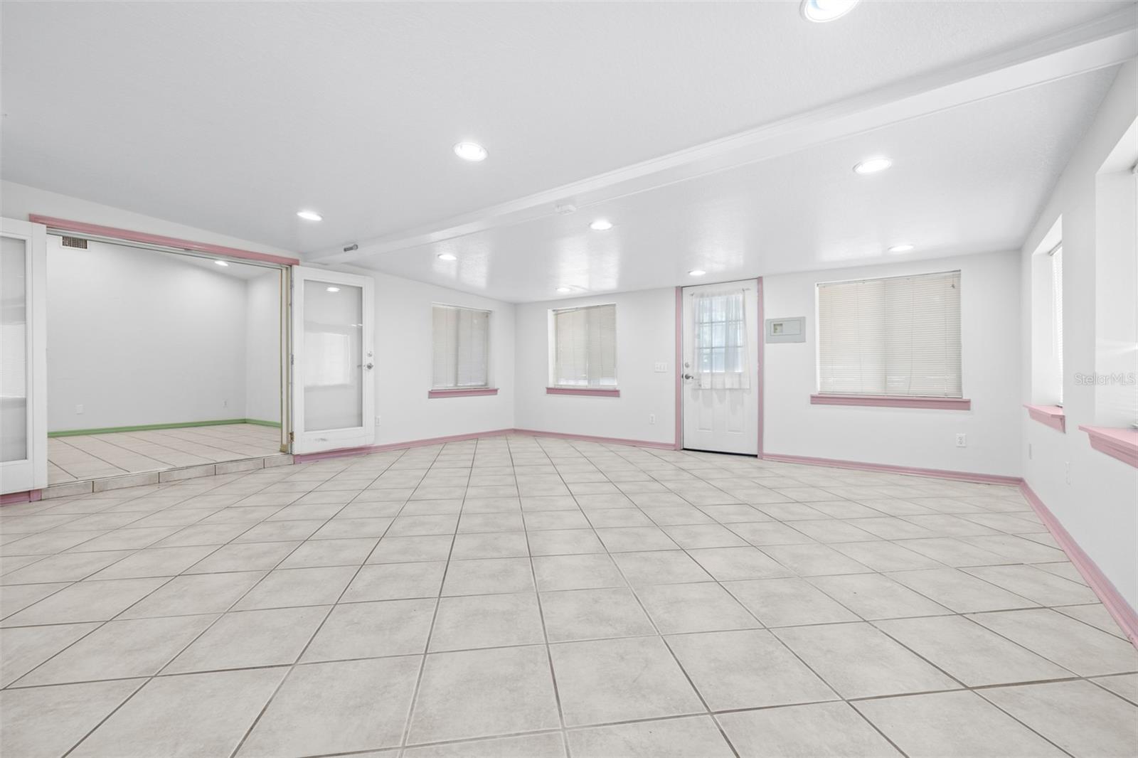 CREEK SIDE - Residential