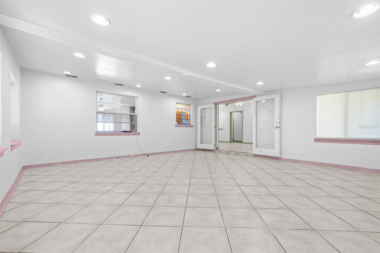 CREEK SIDE - Residential