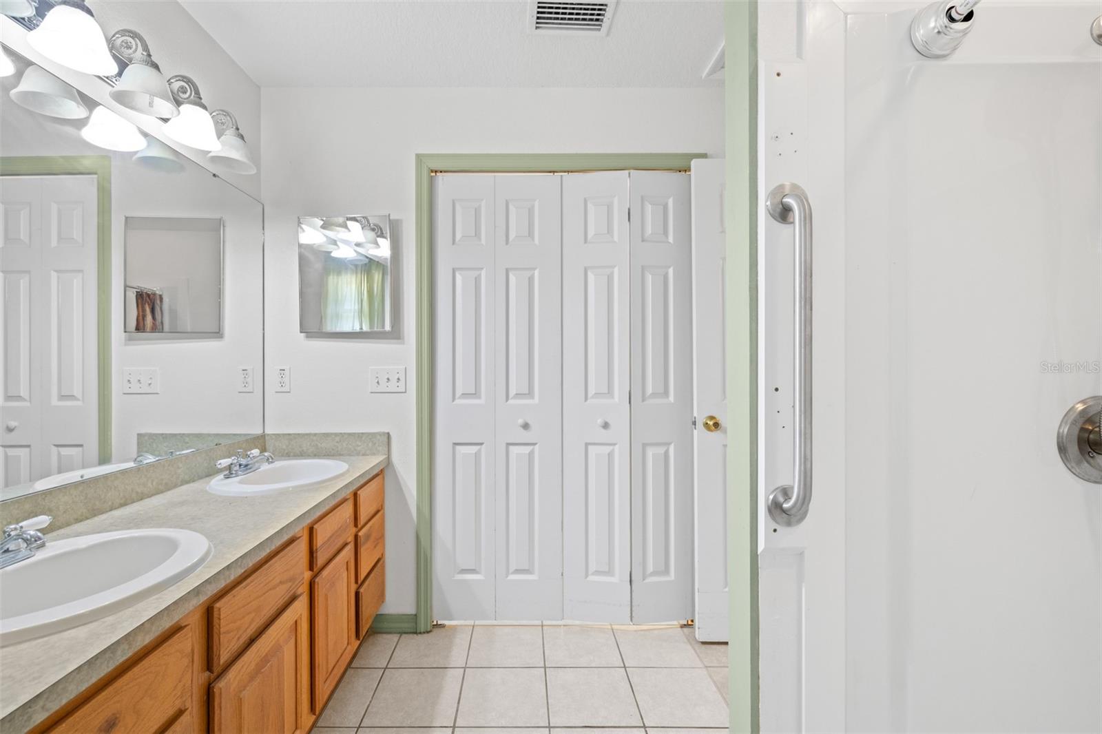 CREEK SIDE - Residential