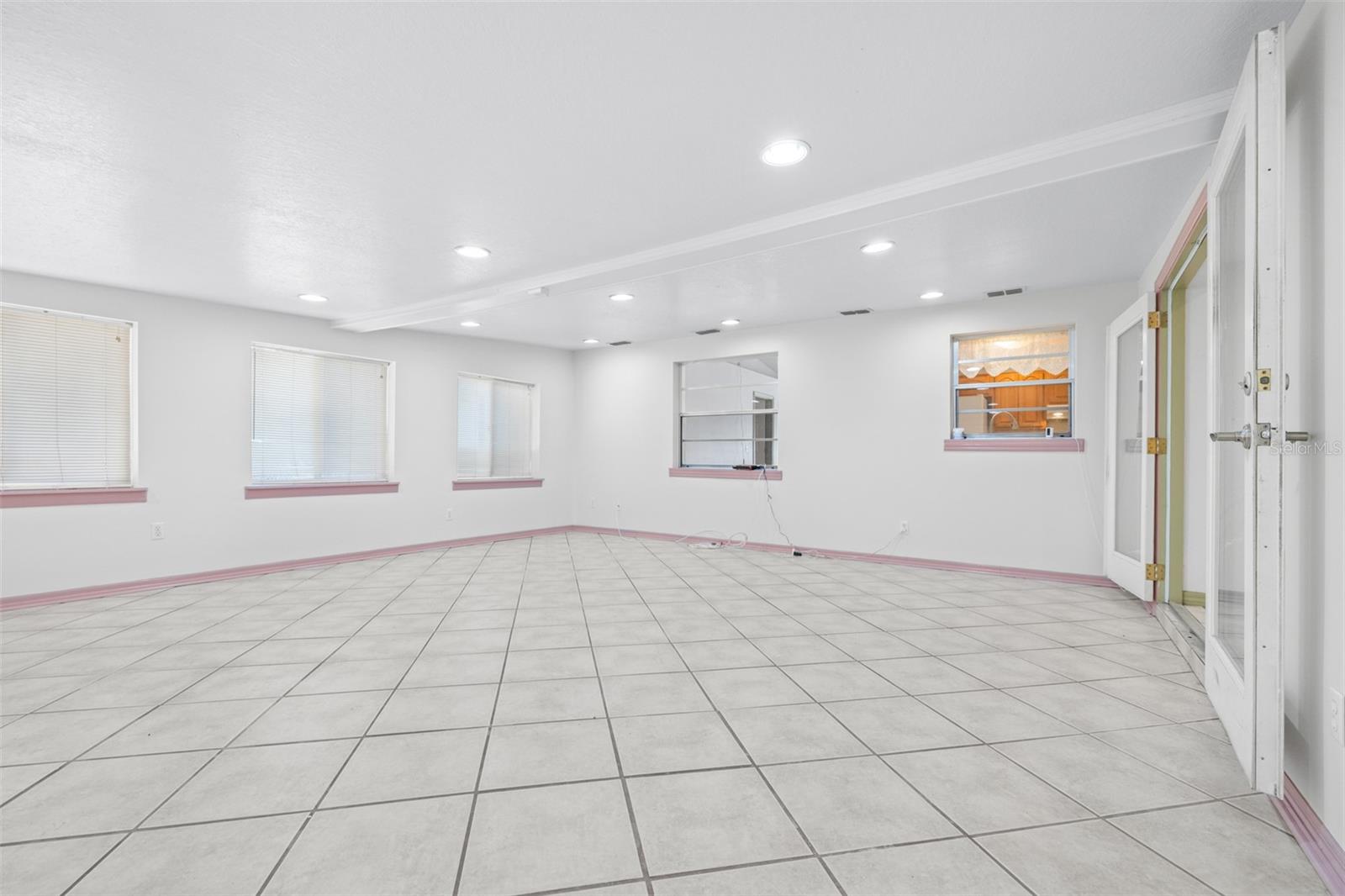 CREEK SIDE - Residential