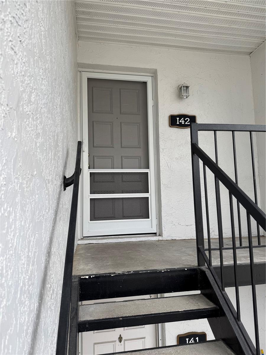 3819 N OAK DRIVE I42