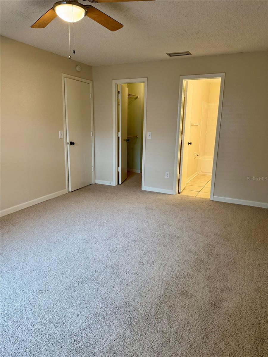 3819 N OAK DRIVE I42