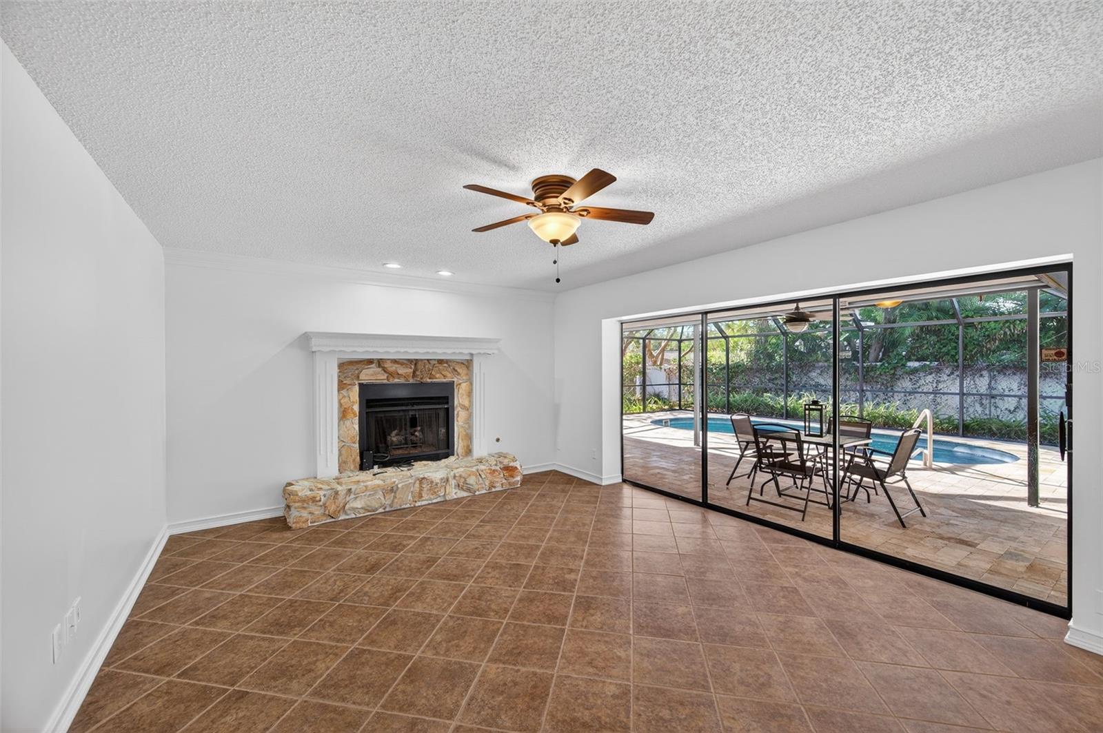 BLOOMINGDALE OAKS - Residential