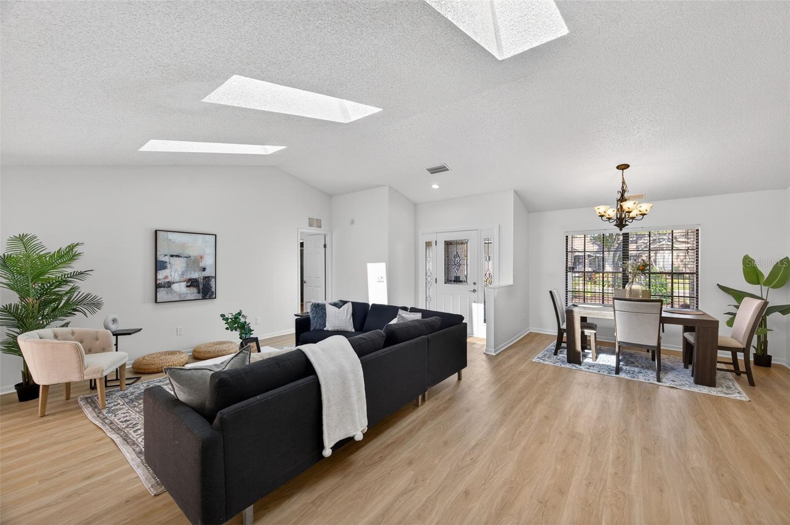 BLOOMINGDALE OAKS - Residential