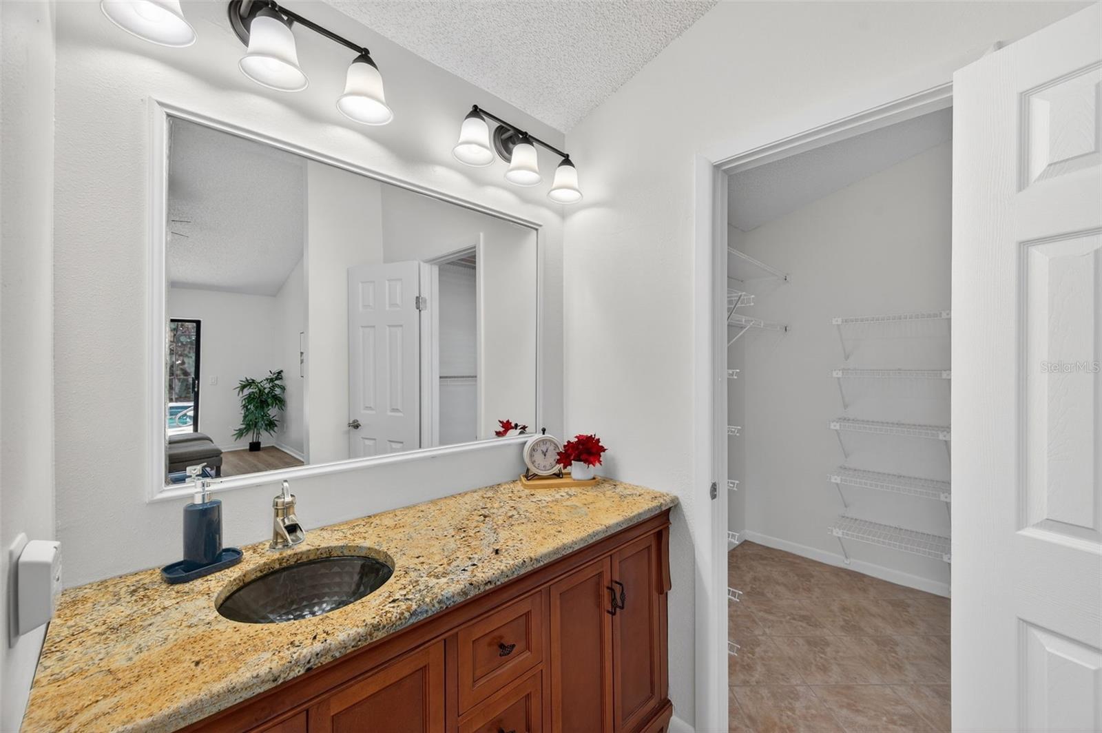 BLOOMINGDALE OAKS - Residential