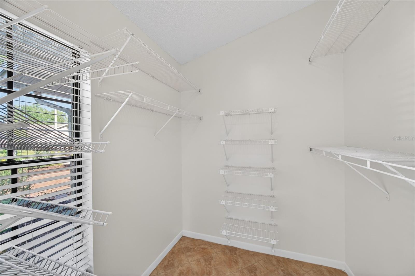 BLOOMINGDALE OAKS - Residential