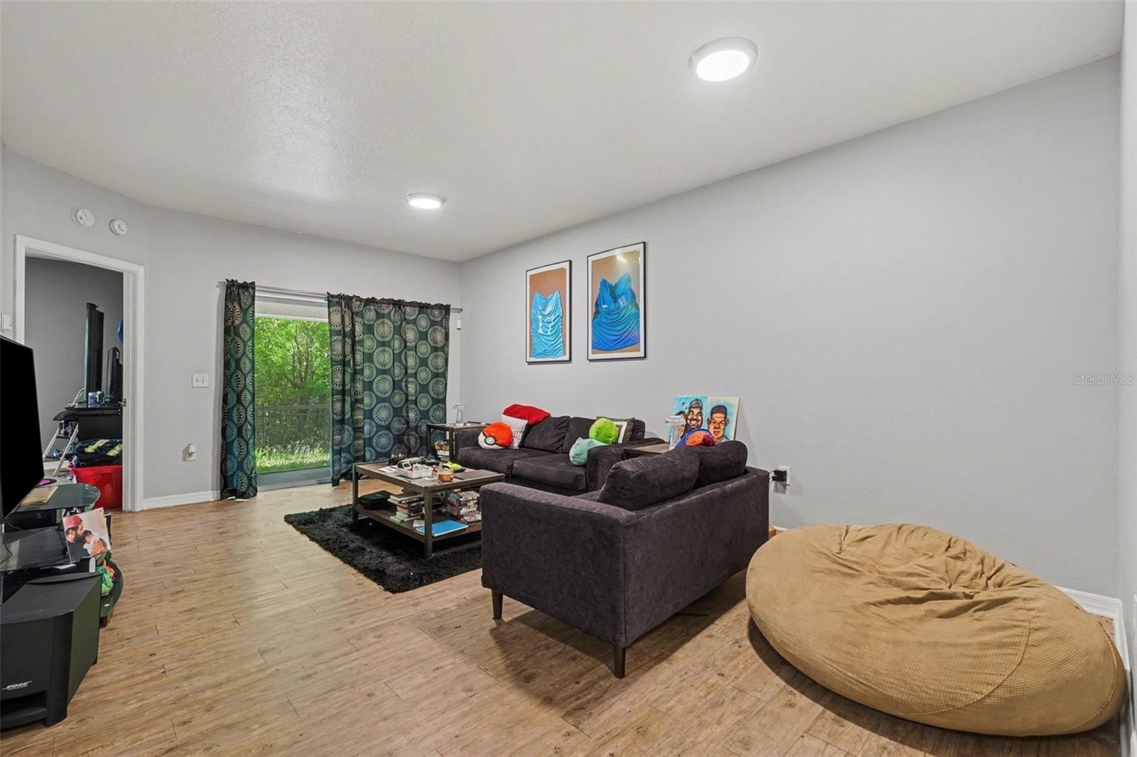 VILLAGES OF BLOOMINGDALE CONDO 4 - Residential