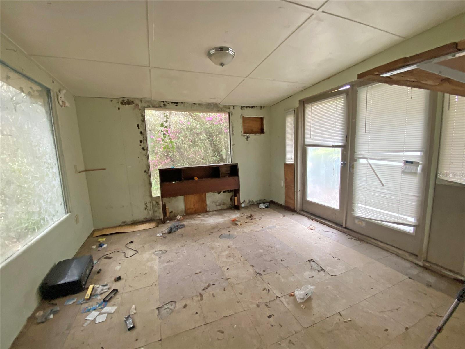 METES AND BOUNDS - Residential