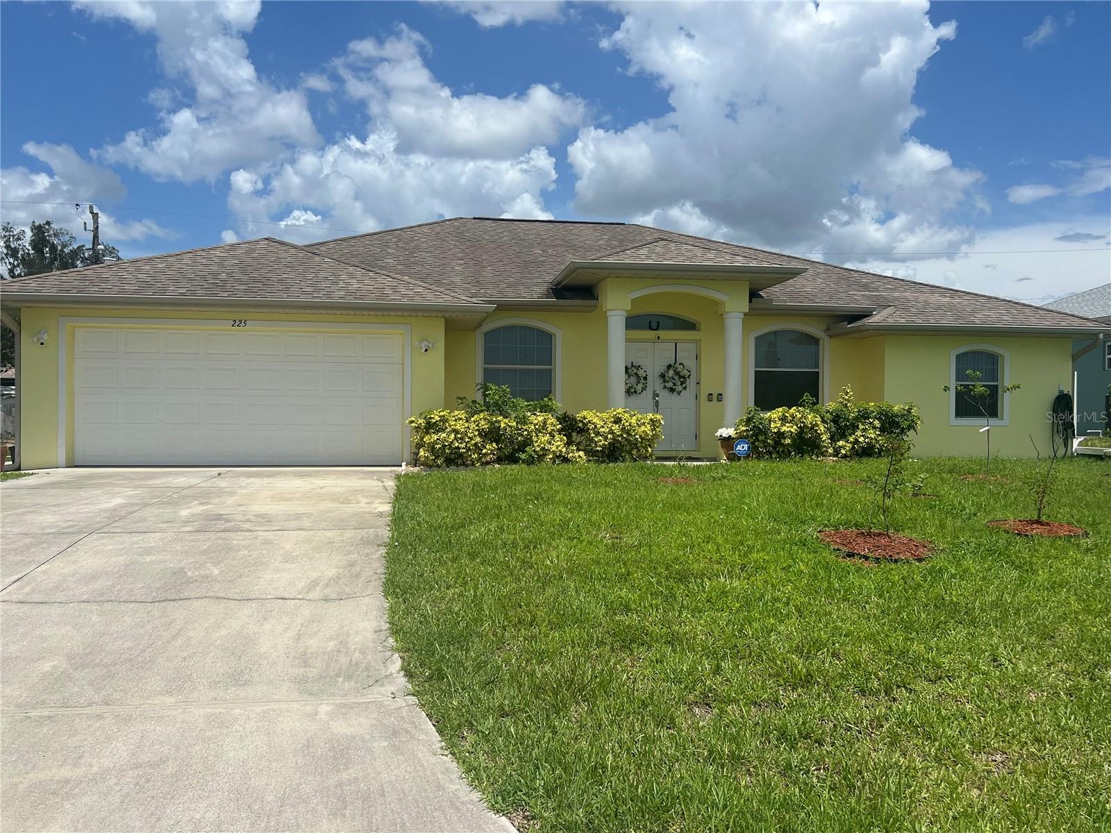 **ANNUAL** FURNISHED 1/1 MOTHER-IN-LAW SUITE AVAILABLE NOW** UTILITIES INCLUDED** TURN KEY** Located in desirable Warm Mineral Springs community-close to Venice Call for showing!!