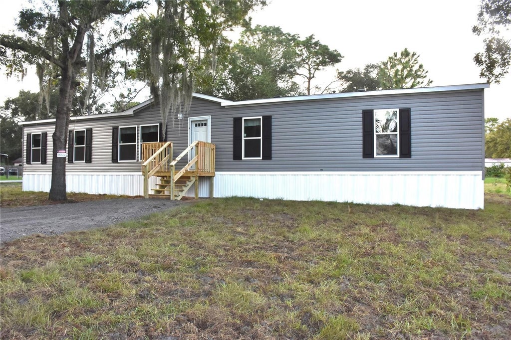 Photo of 25300 Mardon Circle, Paisley, FL 32767 (MLS # G5118254)
