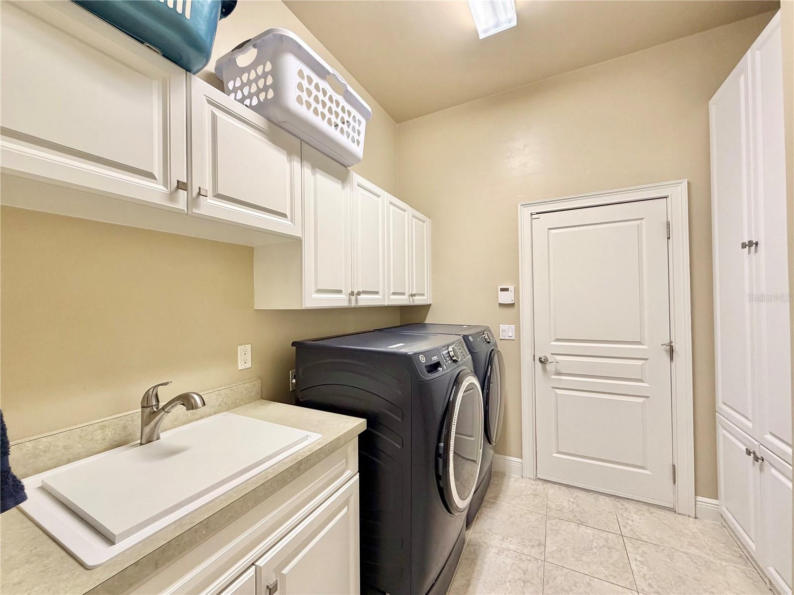 TURNBERRY LAKE - Residential