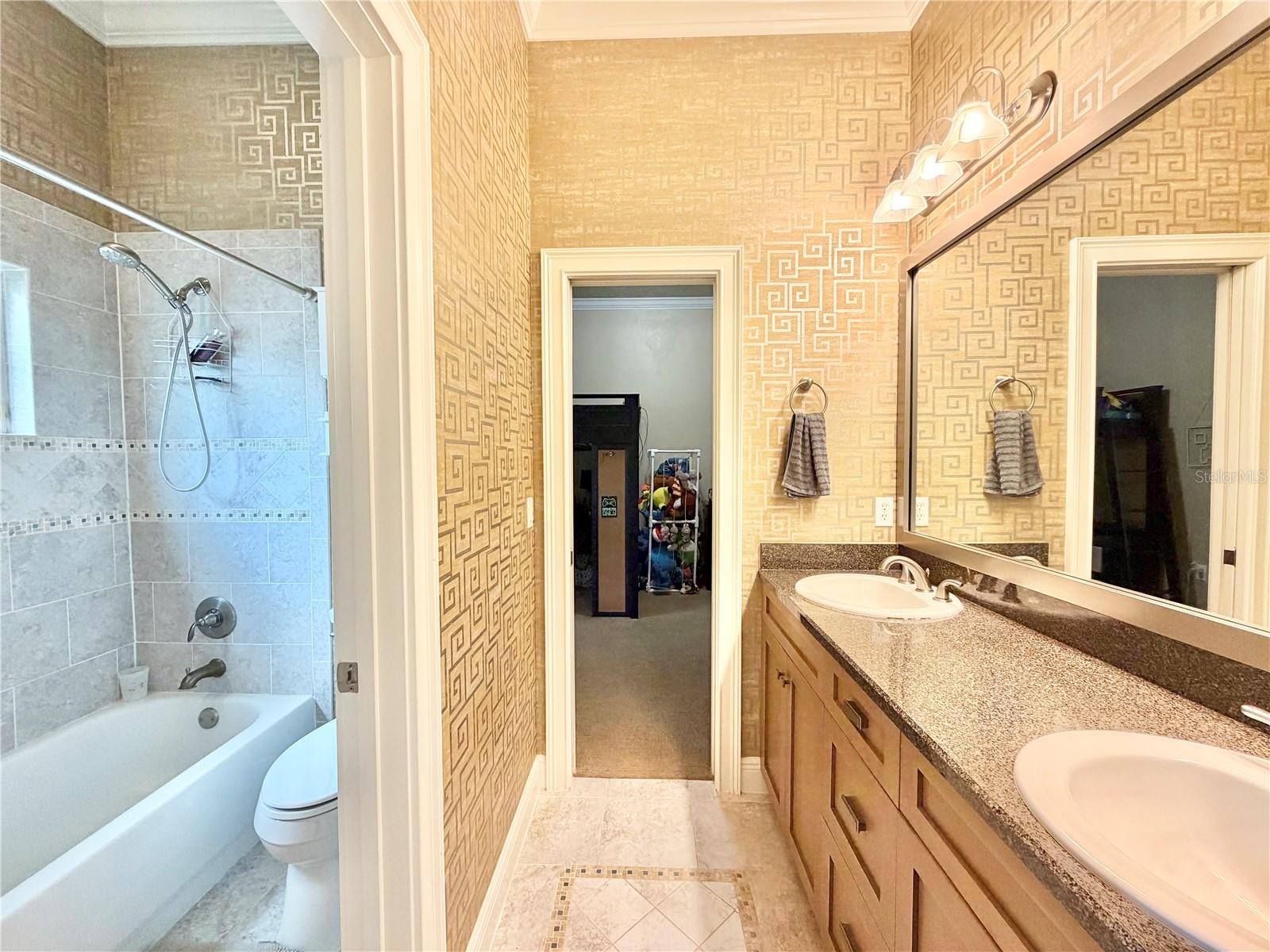 TURNBERRY LAKE - Residential