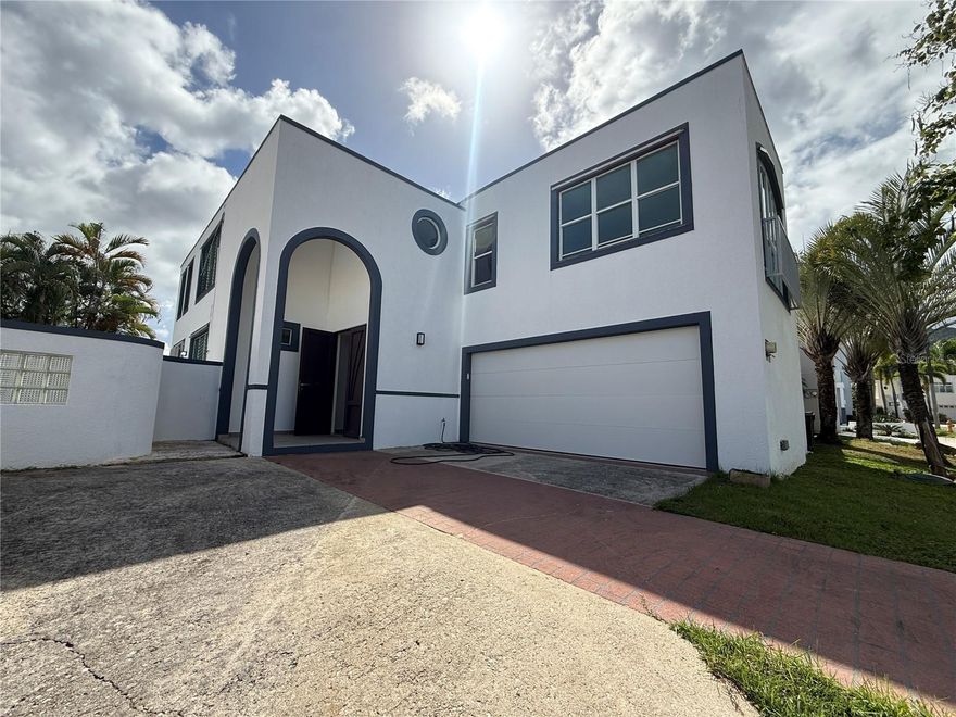 Beautiful two-level residence located in the Sanjuanera neighborhood of Hacienda San José, Caguas, PR. The property offers approximately 2,180 square feet of living space and features 4 bedrooms and 2.5 bathrooms. The layout includes a spacious living room, a newly remodeled kitchen, dining area, family room, and a dedicated laundry area.
The home also features a double carport with a closed garage door, fenced outdoor areas, additional storage space, and a private swimming pool—ideal for comfort and privacy.
Hacienda San José is a gated community offering 24-hour security and an impressive array of amenities, including a clubhouse, gym, pickleball courts, swimming pools, basketball courts, baseball park, tennis court, soccer field, passive parks, and a cafeteria area.
Conveniently located with easy access to major roads and nearby services. Furniture, appliances, and air conditioning units are not included in the sale.