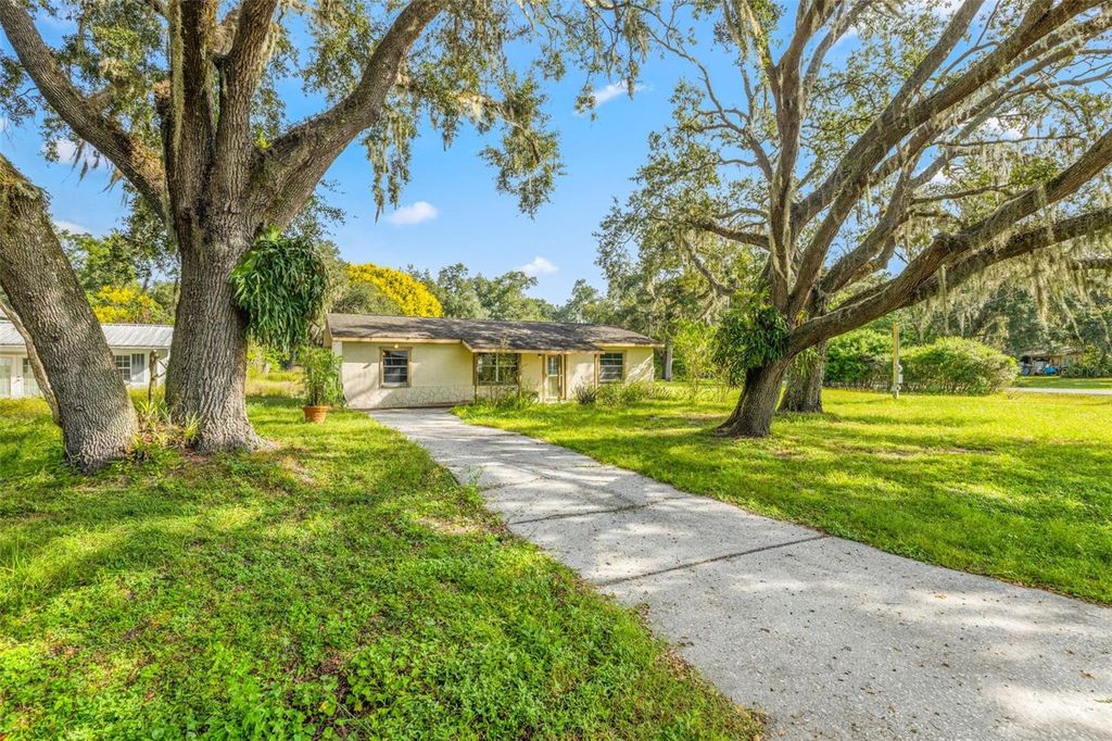 Photo of 34807 Evergreen Way, Ridge Manor, FL 33523 (MLS # TB8434705)