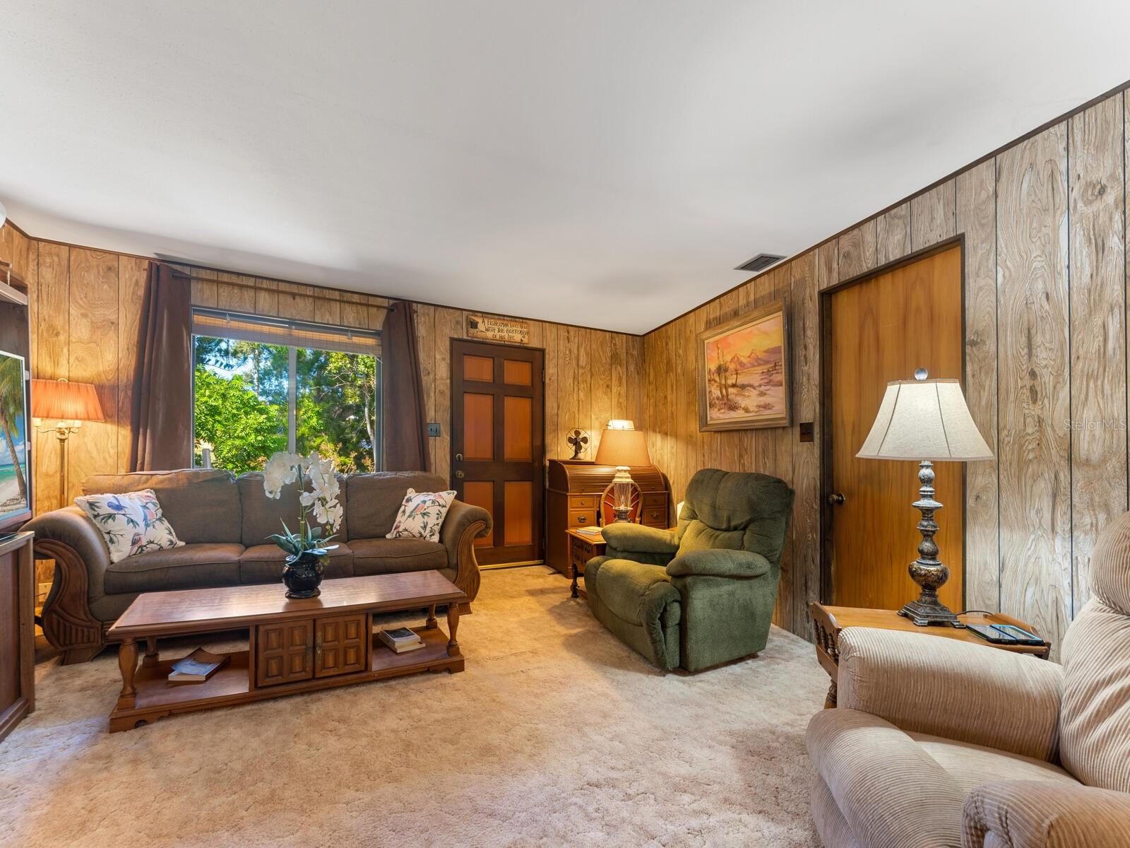 LAUREL VILLA - Residential